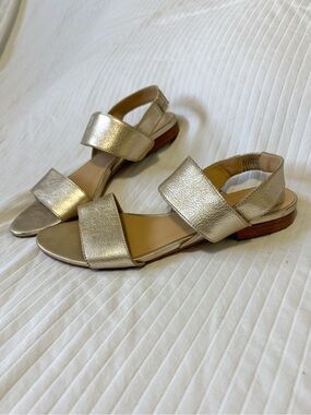 Poppy Barley Metallic Gold Flat Leather Sandals size 6.5